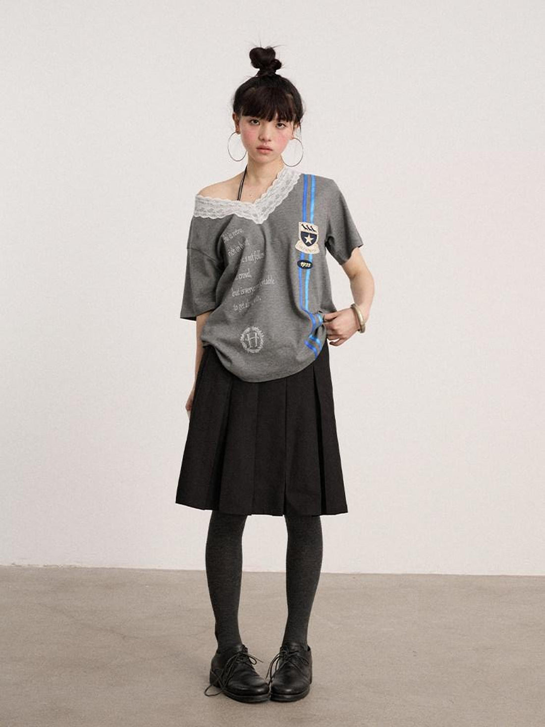 Achihara Soft Stretch Cotton V-neck Letter Print Loose Fit Office Short Sleeve T-Shirts