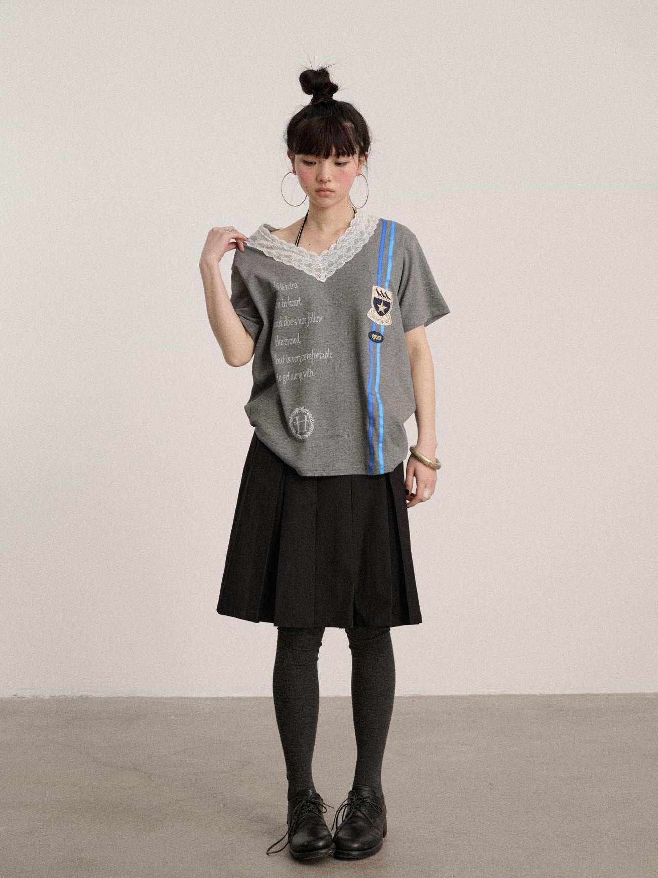 Achihara Soft Stretch Cotton V-neck Letter Print Loose Fit Office Short Sleeve T-Shirts