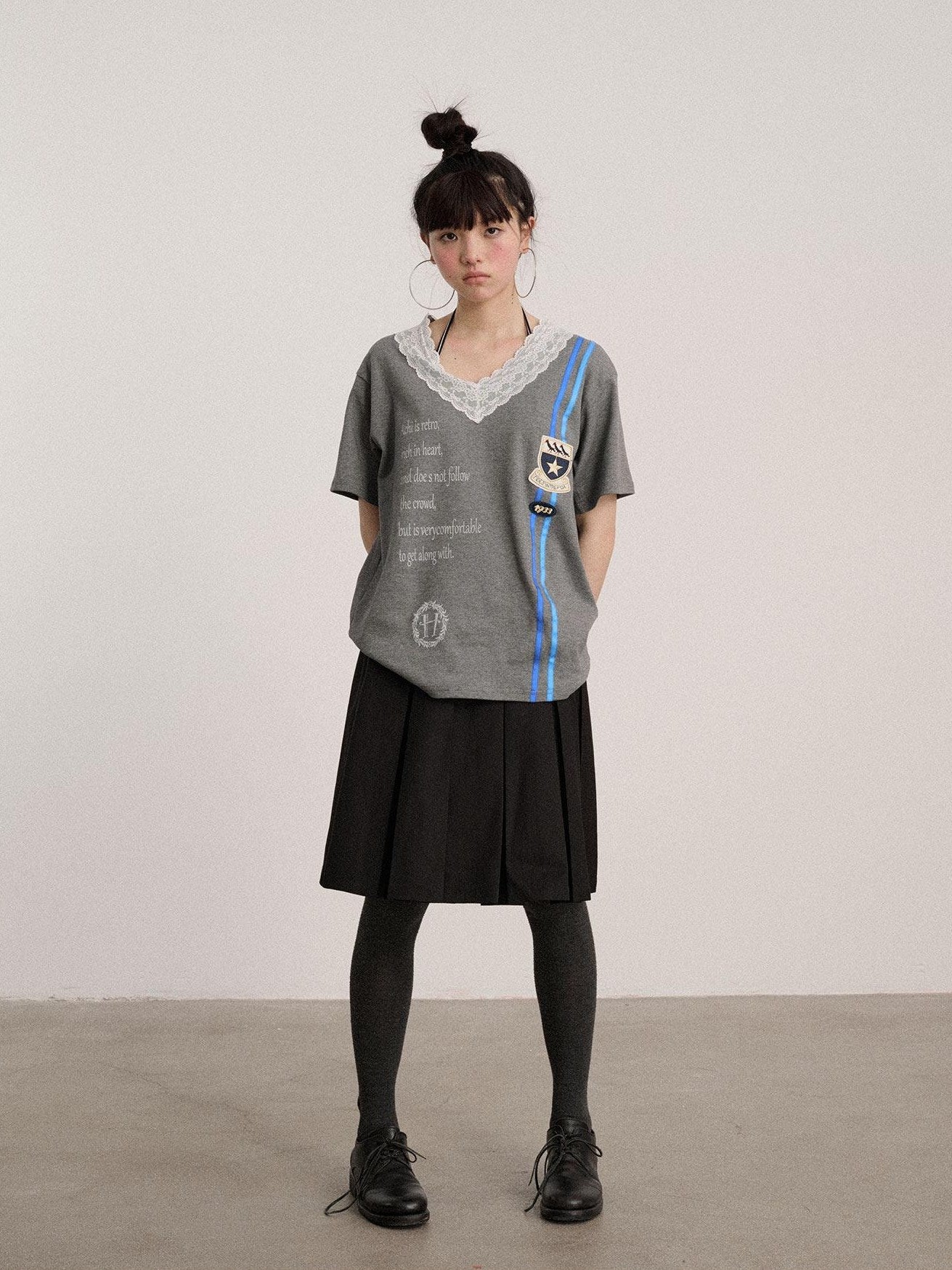 Achihara Soft Stretch Cotton V-neck Letter Print Loose Fit Office Short Sleeve T-Shirts