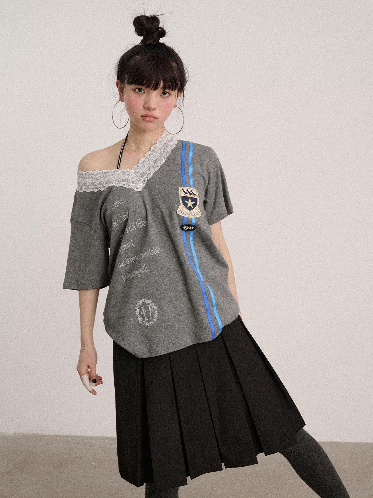 Achihara Soft Stretch Cotton V-neck Letter Print Loose Fit Office Short Sleeve T-Shirts