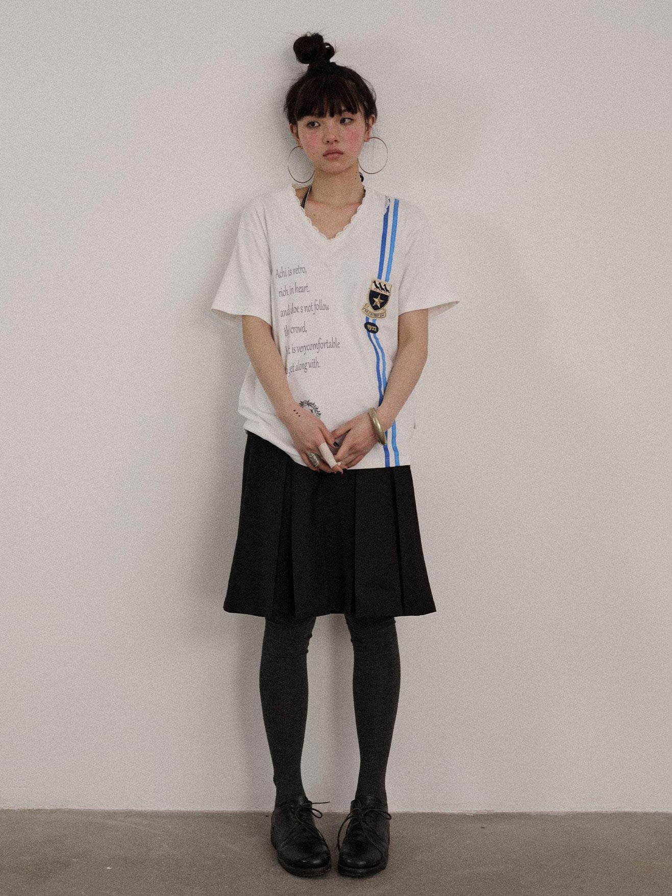 Achihara Soft Stretch Cotton V-neck Letter Print Loose Fit Office Short Sleeve T-Shirts