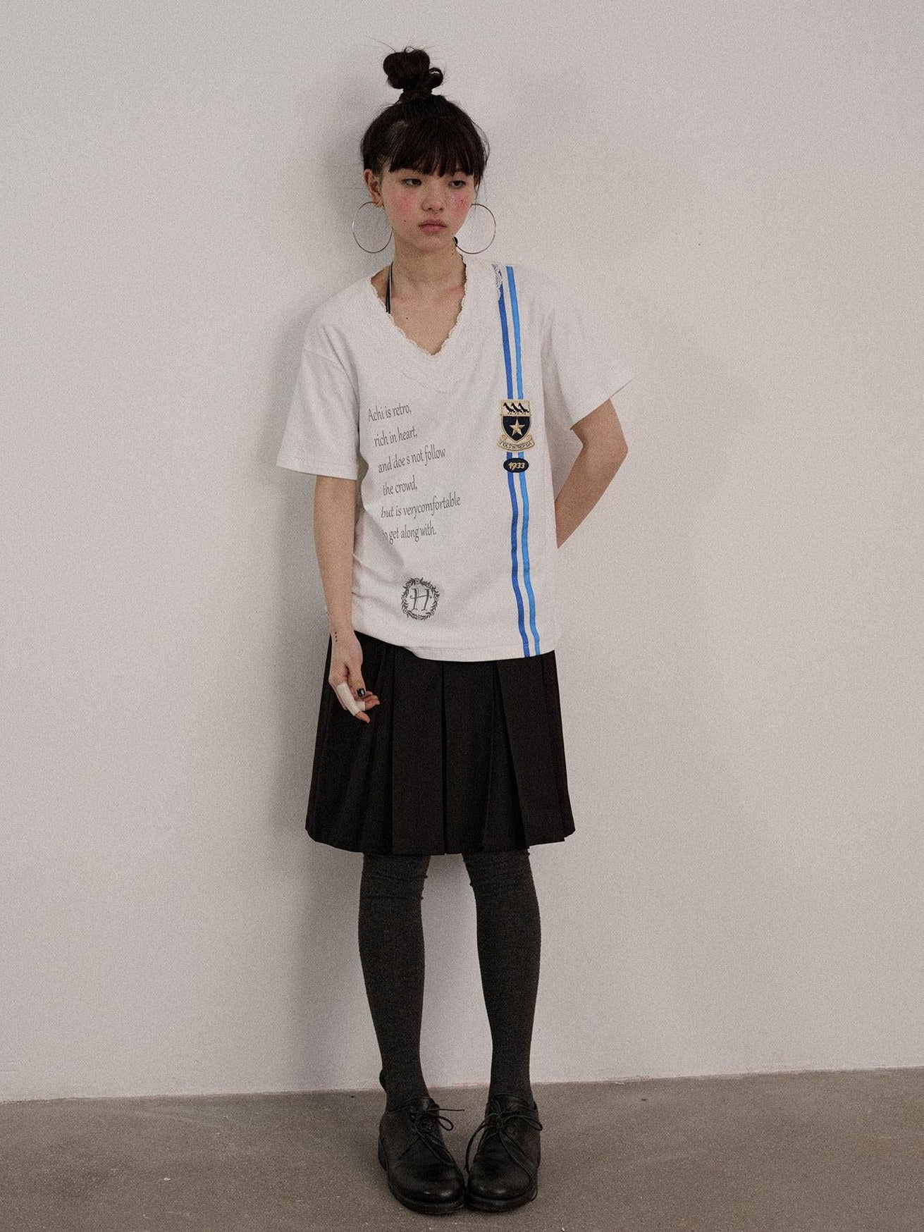 Achihara Soft Stretch Cotton V-neck Letter Print Loose Fit Office Short Sleeve T-Shirts