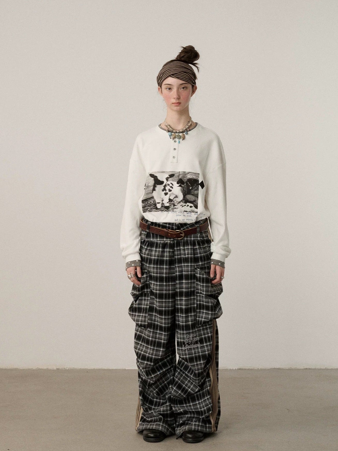 Achihara Stretch Cotton Long Sleeve Round Neck Straight Fit Commuter Women White T-Shirt