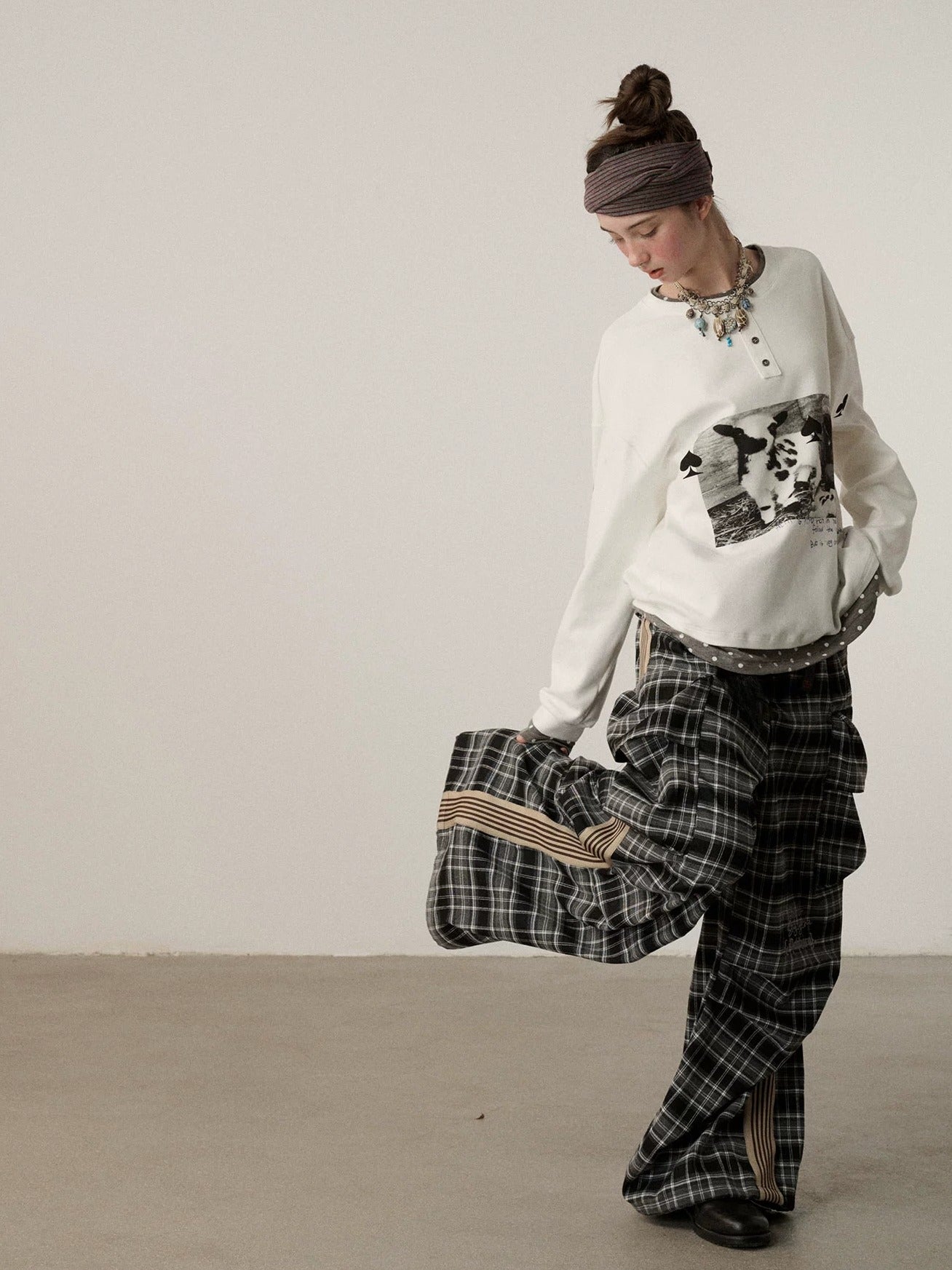 Achihara Stretch Cotton Long Sleeve Round Neck Straight Fit Commuter Women White T-Shirt