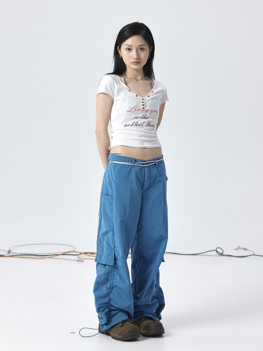 Achihara V-Neck Adjustable Lazy Tee With Noble Print