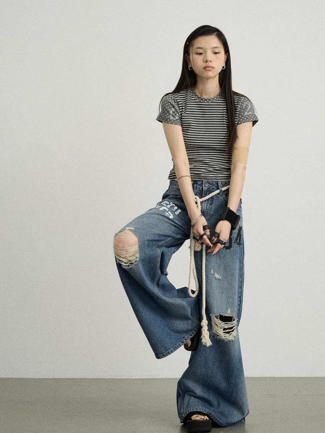 Vintage Washed Wide Leg Jeans With Distressed Details