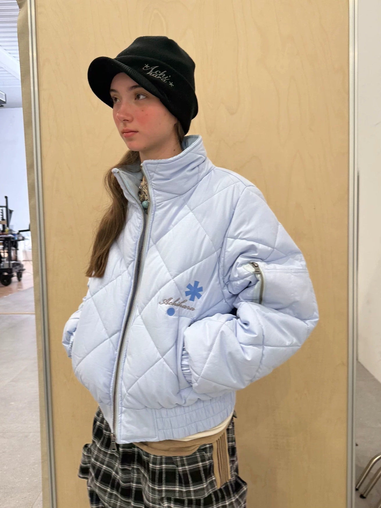 Achihara Warm Straight Fit Stand Collar Zip Commuter Women Solid Puffer Jacket