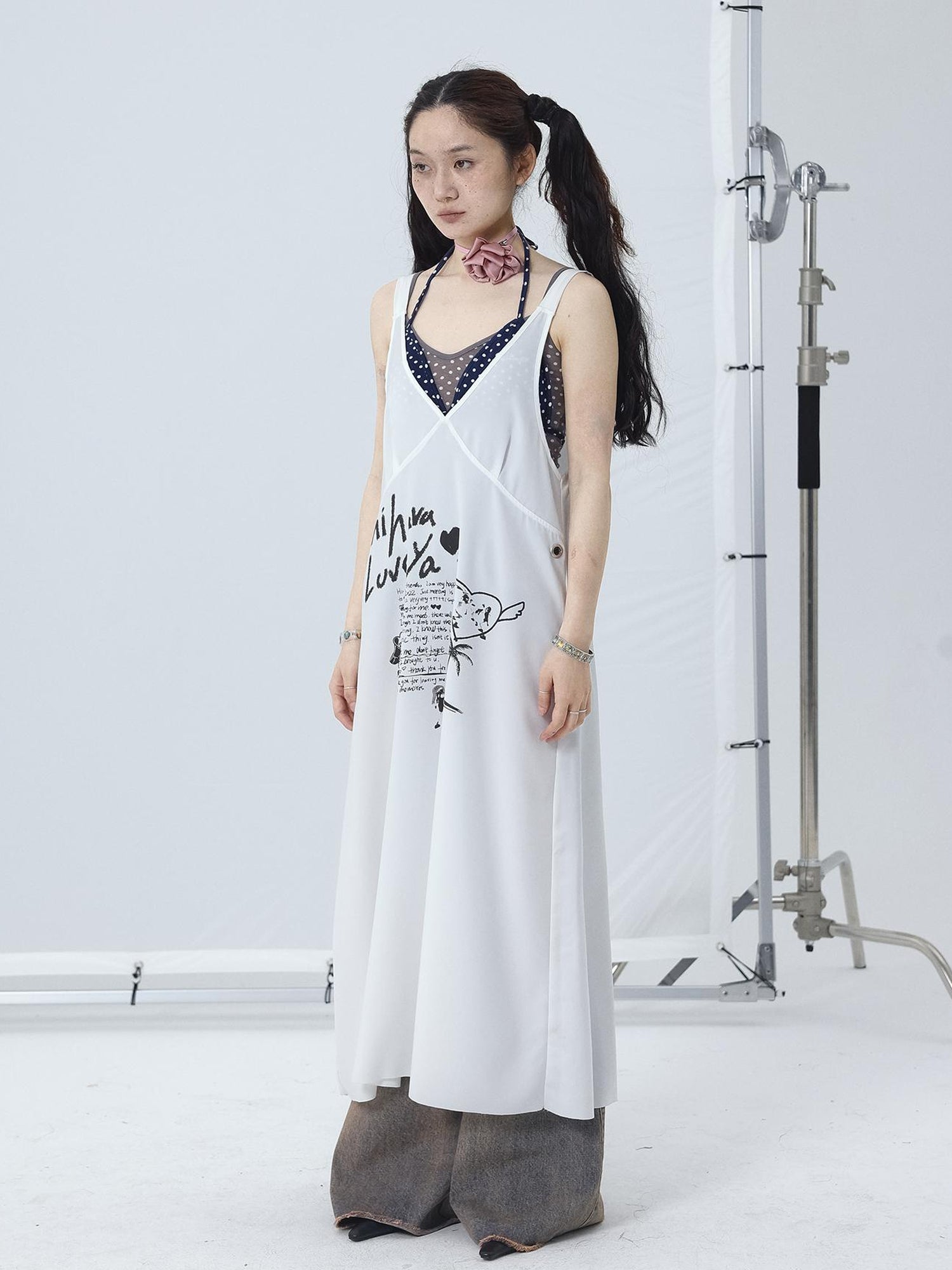Achihara White Floral Print V-Neck Slip Dress Loose Fit Midi