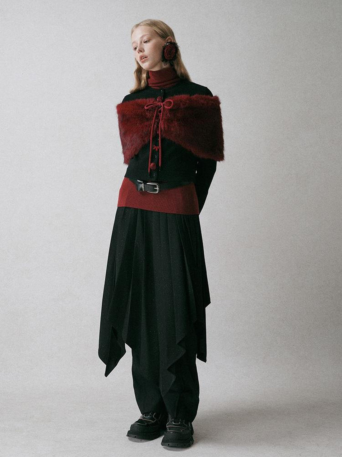 AnnoMundi Adjustable One Shoulder Faux Fur Shawl In Red