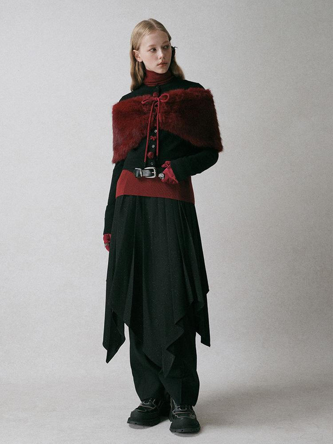 AnnoMundi Adjustable One Shoulder Faux Fur Shawl In Red