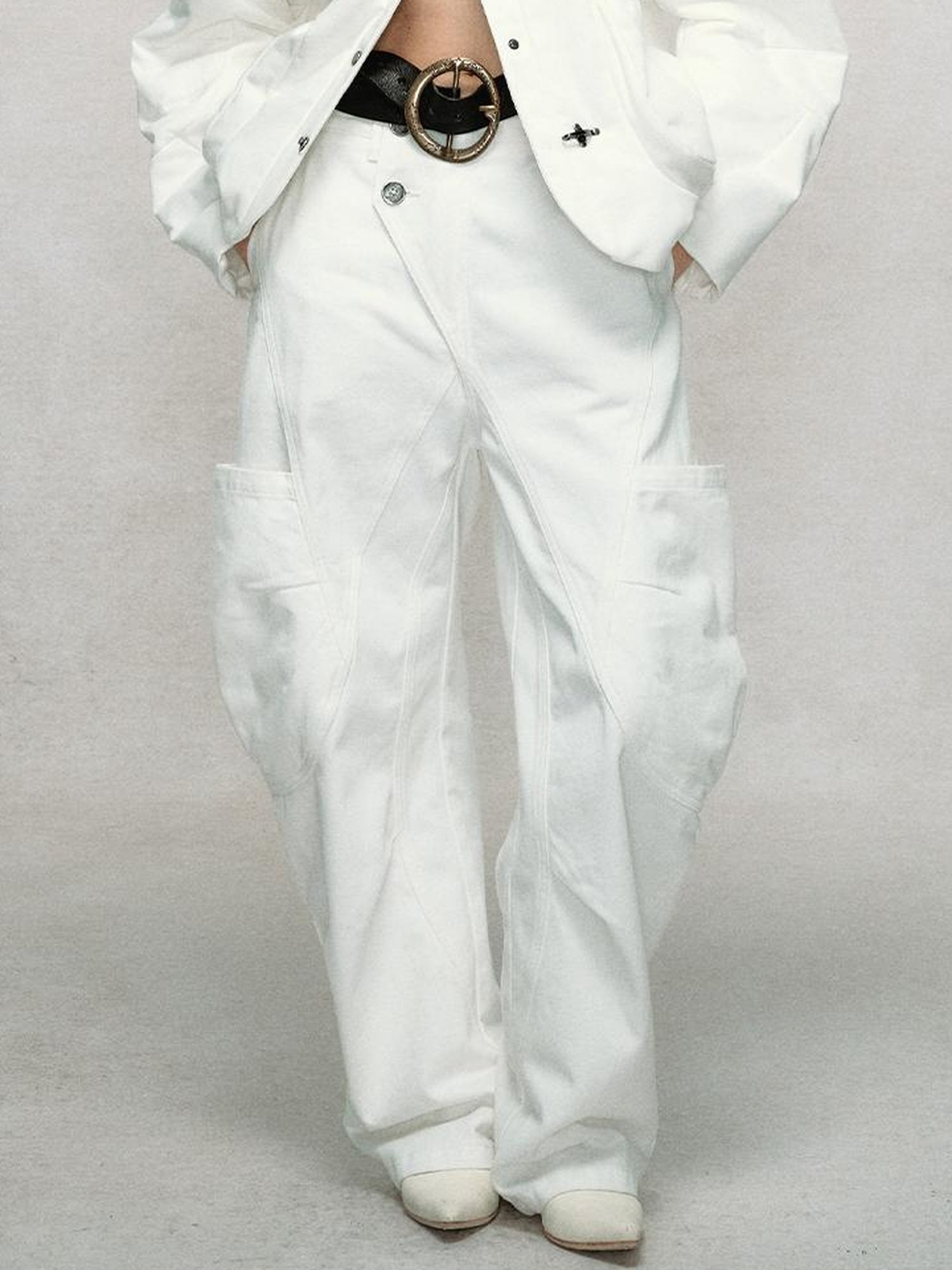 AnnoMundi Asymmetric Plaquet Cargo Wide Leg Jeans
