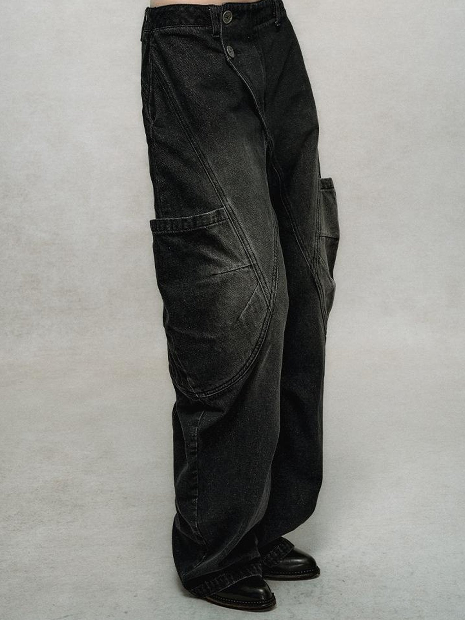 AnnoMundi Asymmetric Plaquet Cargo Wide Leg Jeans