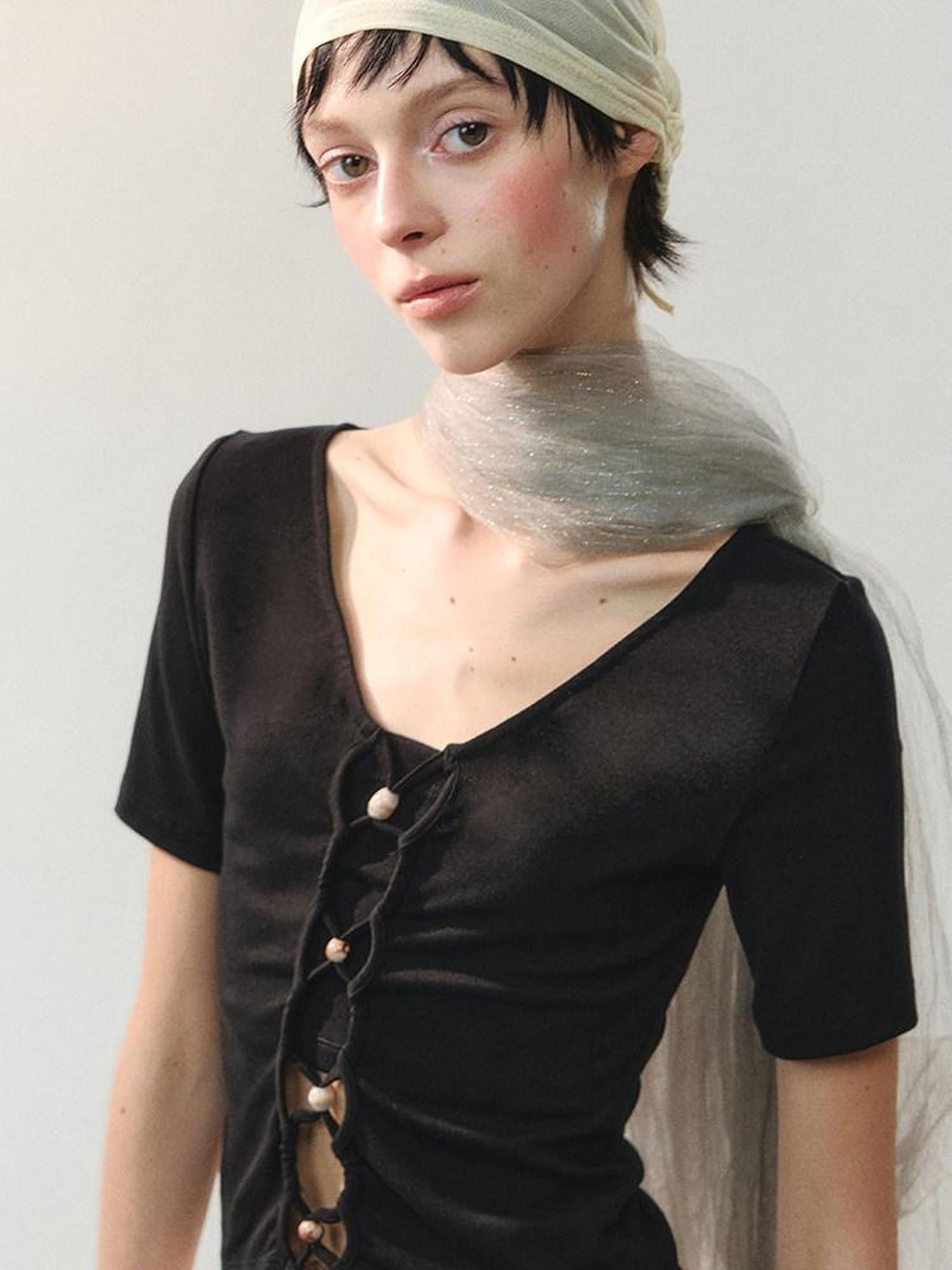 AnnoMundi T-shirts à manches courtes en viscose pour femmes, col en V, coupe ajustée avec lien en cordelette perlée