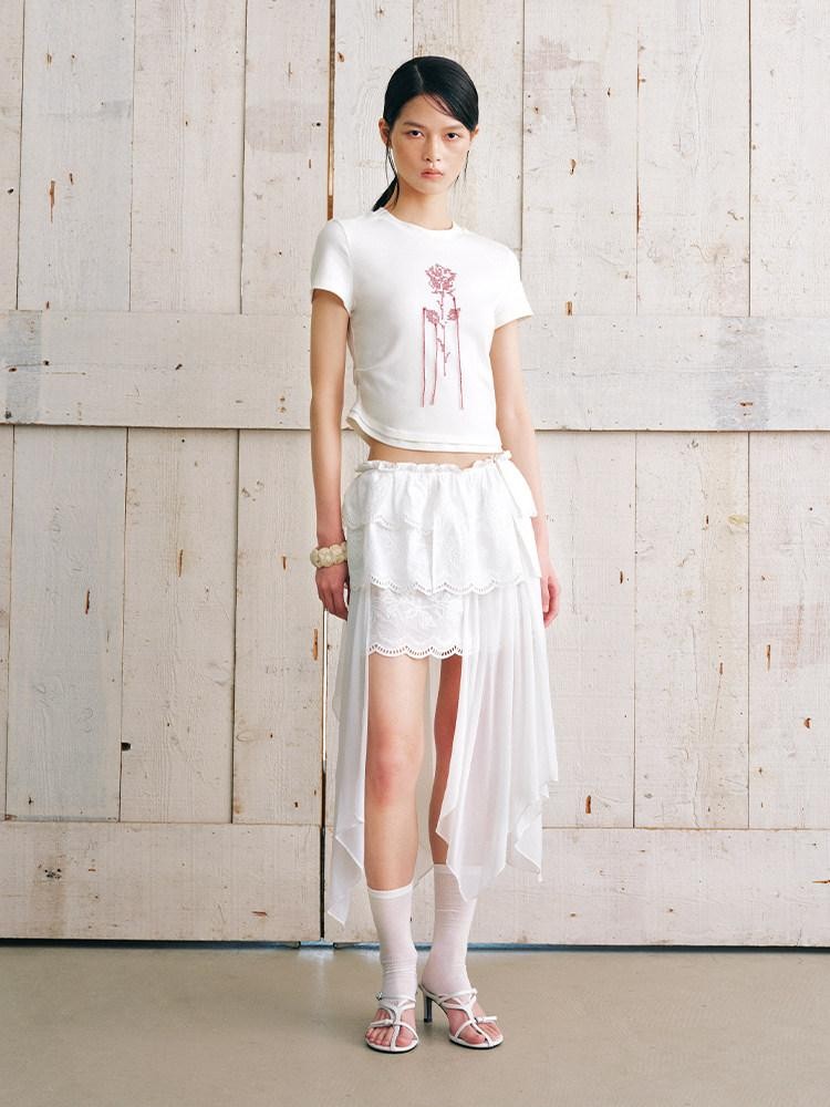 AnnoMundi T-shirts à manches courtes pour femmes en lyocell beige avec broderie rose et pompons, taille cintrée