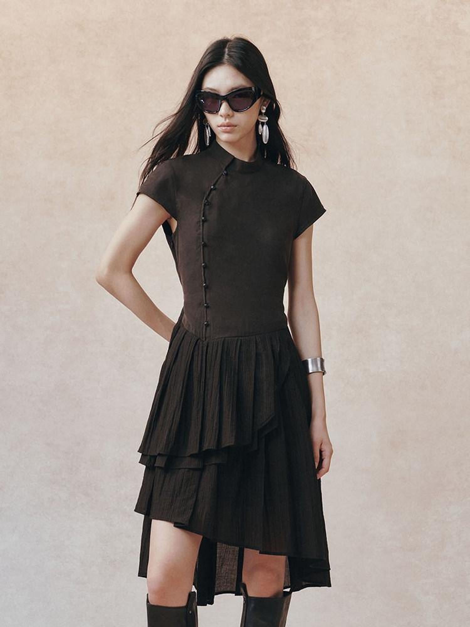 AnnoMundi Black Chinese Asymmetric Pearl Button Aline Women&