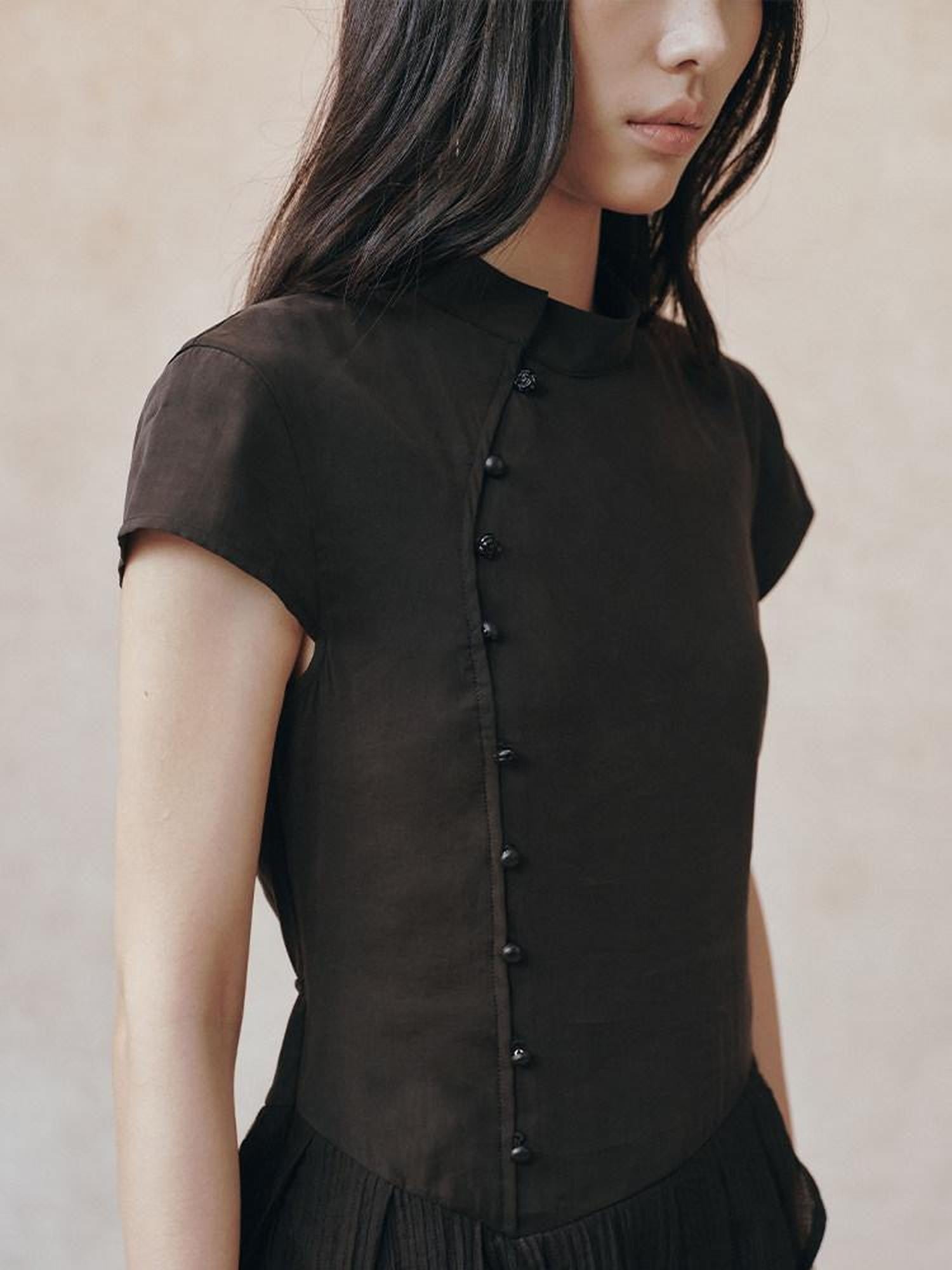 AnnoMundi Black Chinese Asymmetric Pearl Button Aline Women&