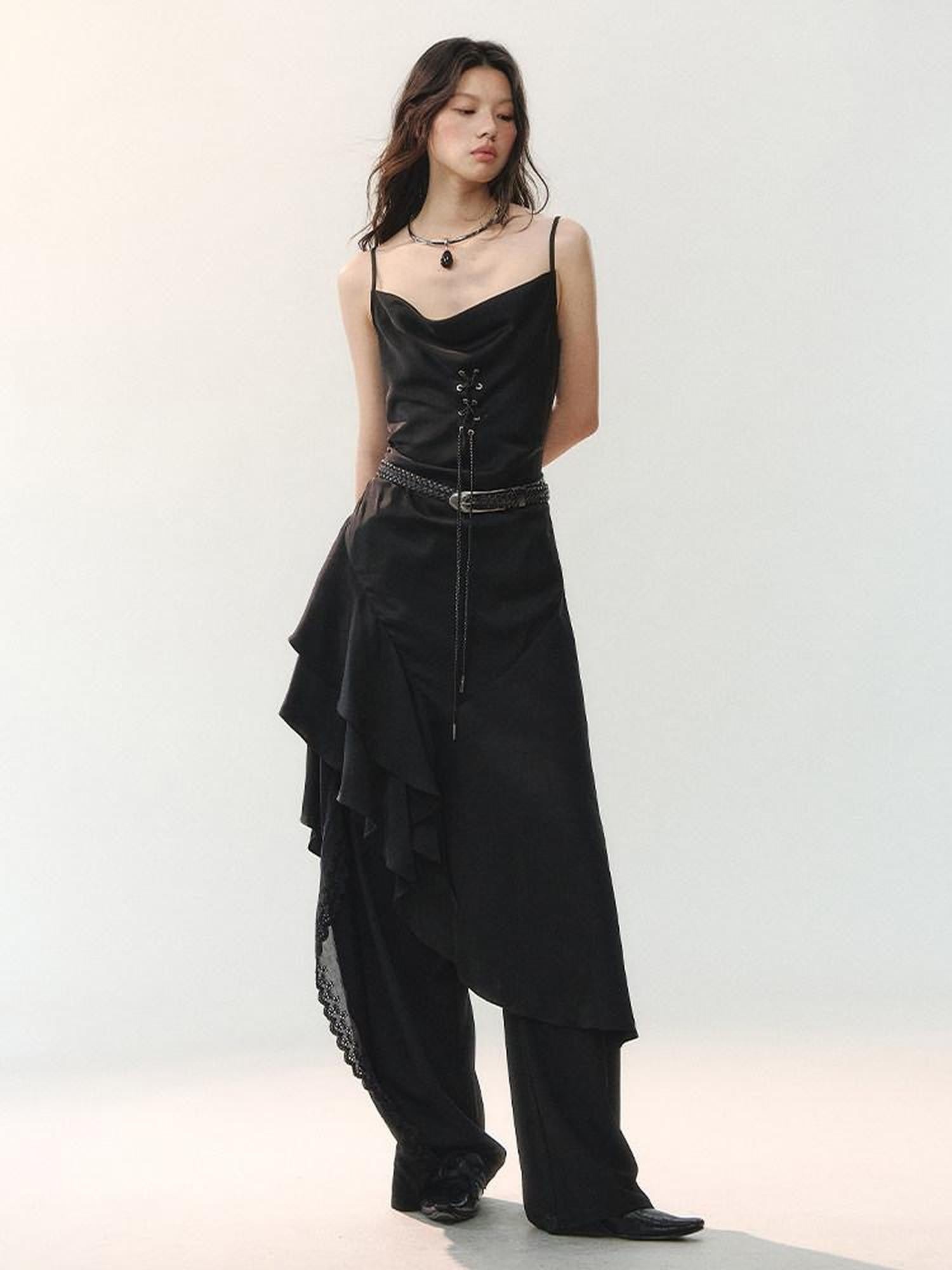 AnnoMundi Robe midi asymétrique en satin noir à bretelles et cordon de serrage pour femmes