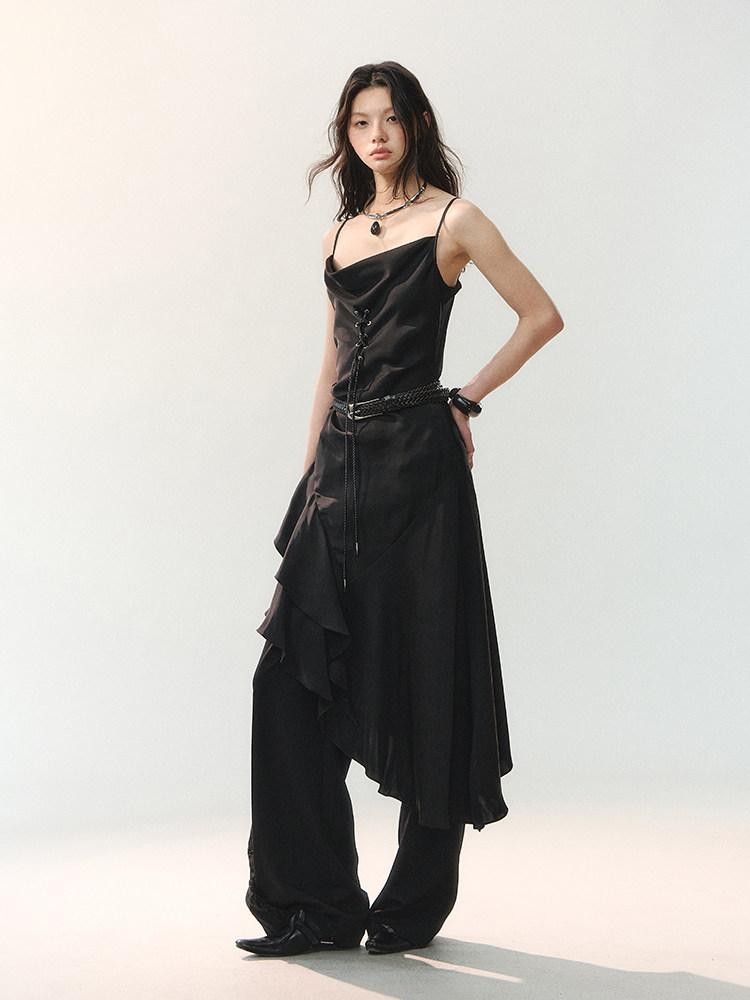 AnnoMundi Robe midi asymétrique en satin noir à bretelles et cordon de serrage pour femmes