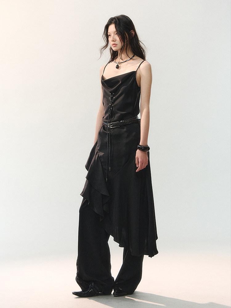 AnnoMundi Robe midi asymétrique en satin noir à bretelles et cordon de serrage pour femmes