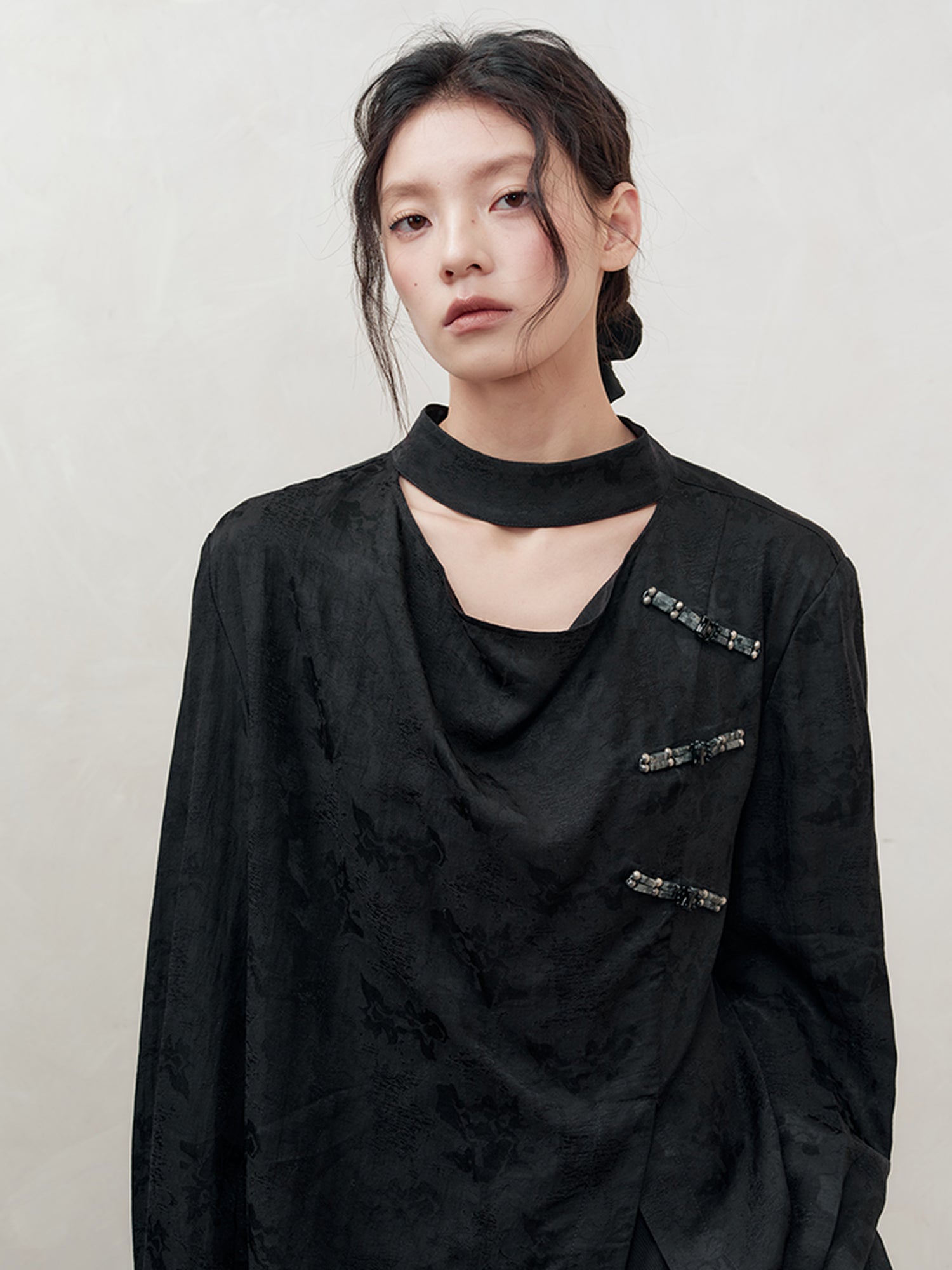 AnnoMundi Braided Knot Textured V-Neck Shirt With Beaded Closures