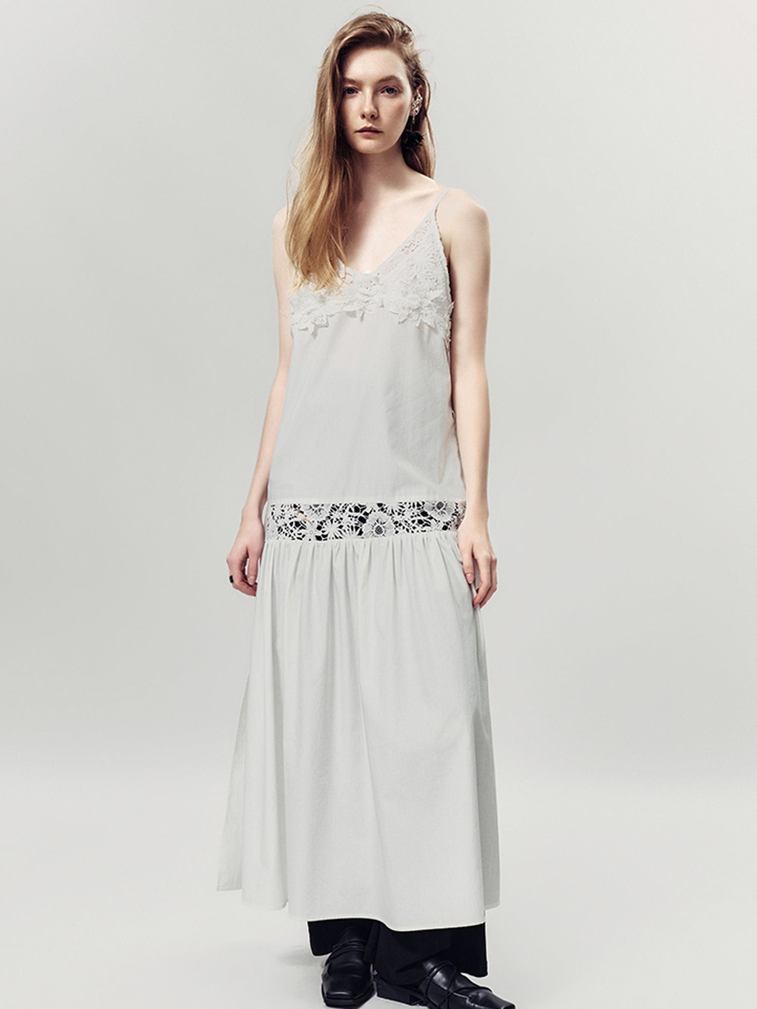 AnnoMundi Elegant Floral Lace Vintage Mini A Line V Neck Dress