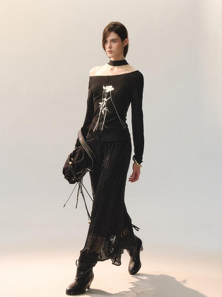 AnnoMundi Embroidered Rose Cuffed Sleeve Casual Regular Fit Women Black Long Sleeve T-Shirts