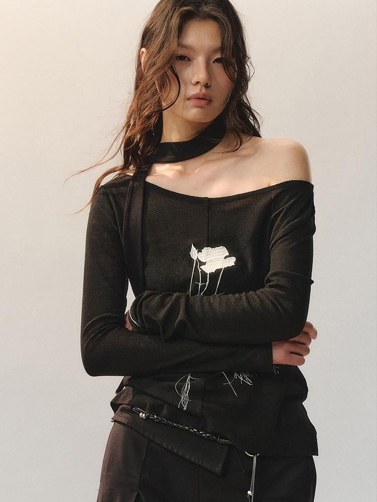 AnnoMundi Embroidered Rose Cuffed Sleeve Casual Regular Fit Women Black Long Sleeve T-Shirts