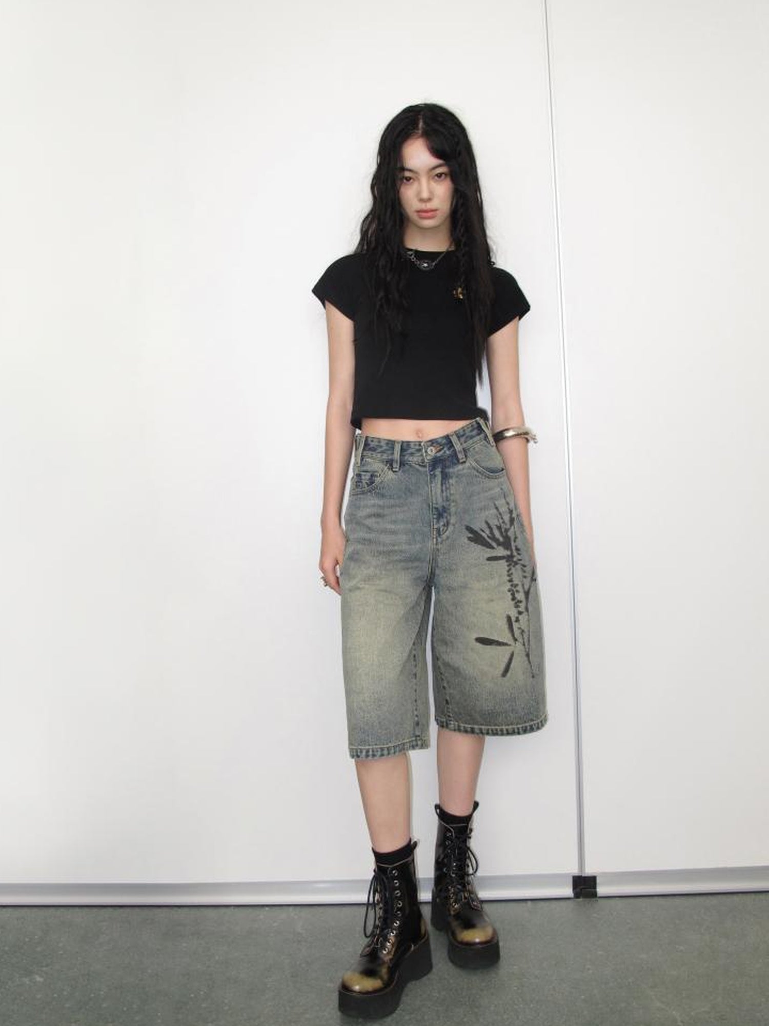 AnnoMundi Floral Embroidered Cropped Knit V-Neck T-Shirt Long-Sleeve