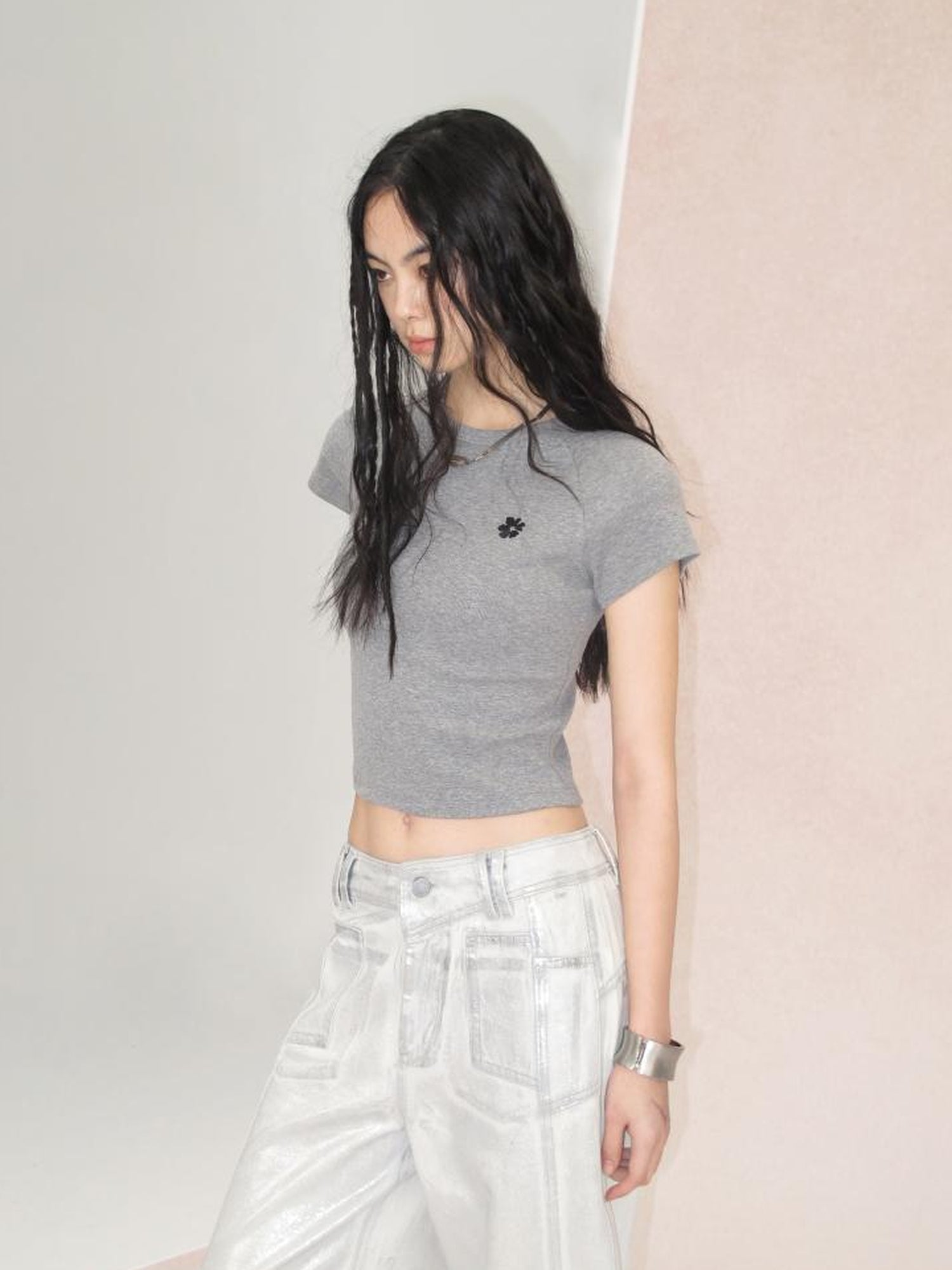 AnnoMundi Floral Embroidered Cropped Knit V-Neck T-Shirt Long-Sleeve