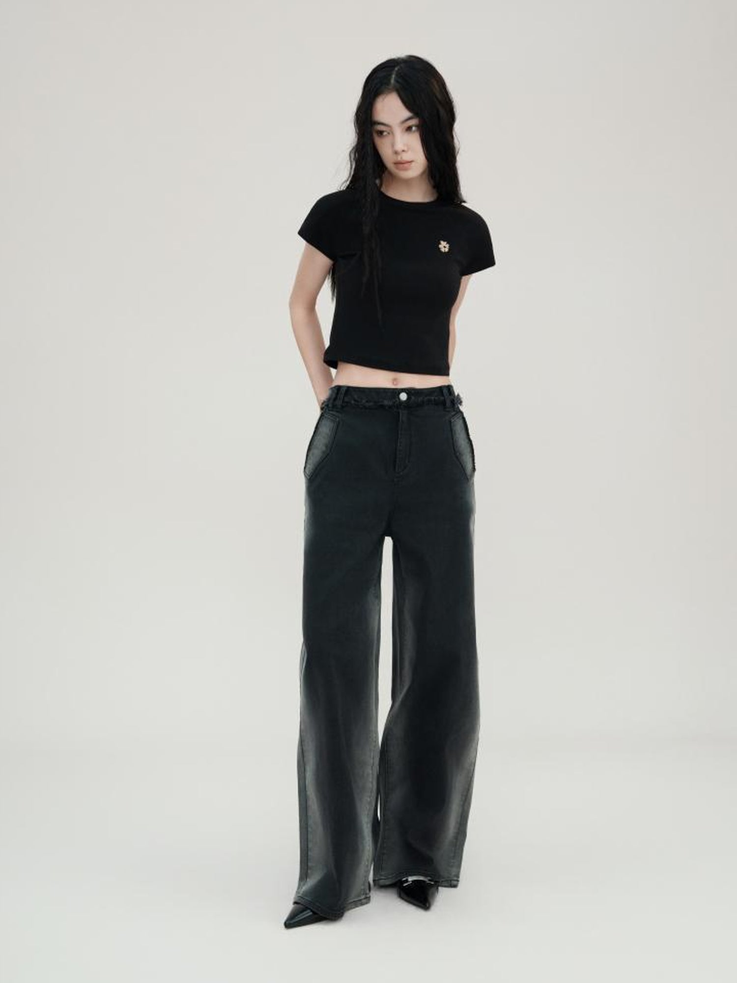 AnnoMundi Floral Embroidered Cropped Knit V-Neck T-Shirt Long-Sleeve