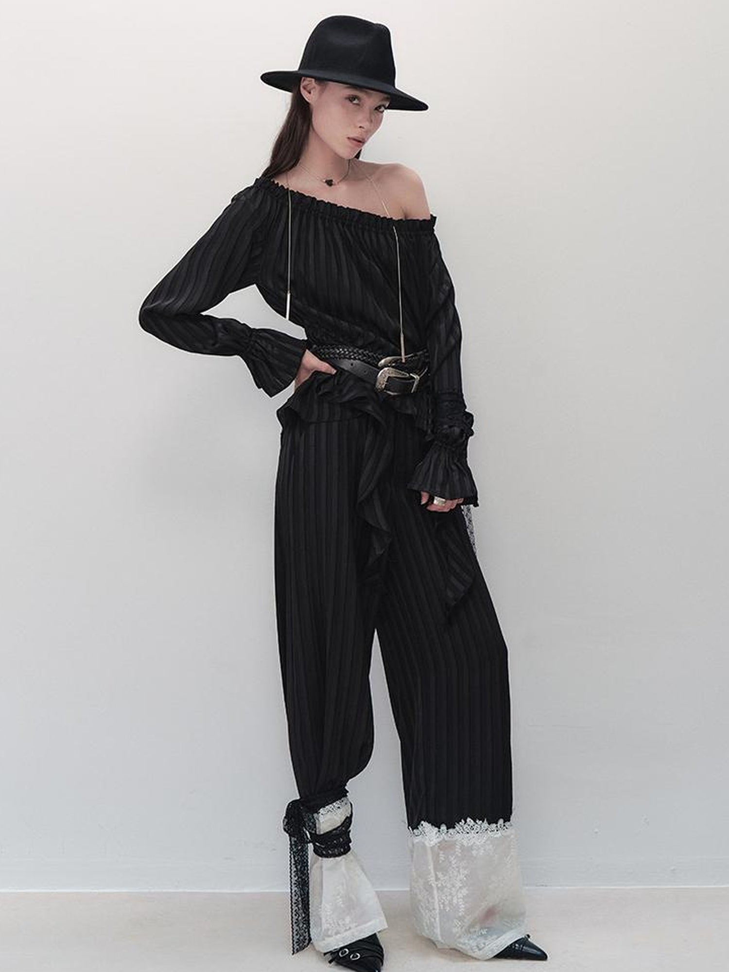 AnnoMundi Floral Embroidered Lace Trim Striped Trousers
