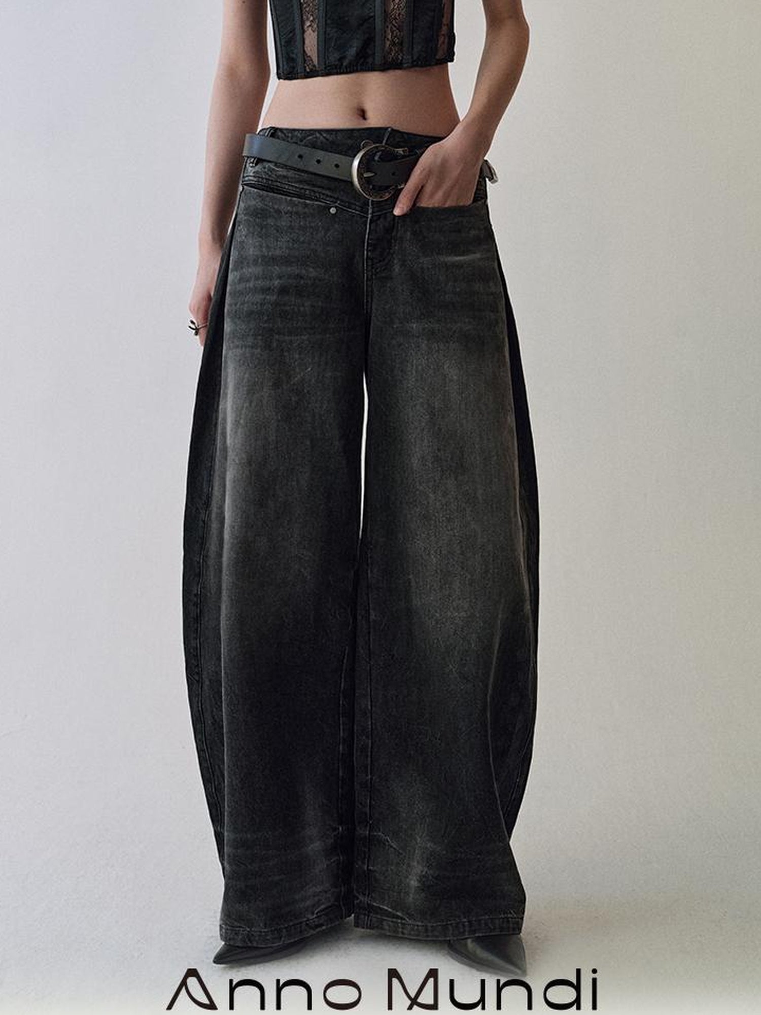 AnnoMundi Gradient Wash Distressed Denim Jeans