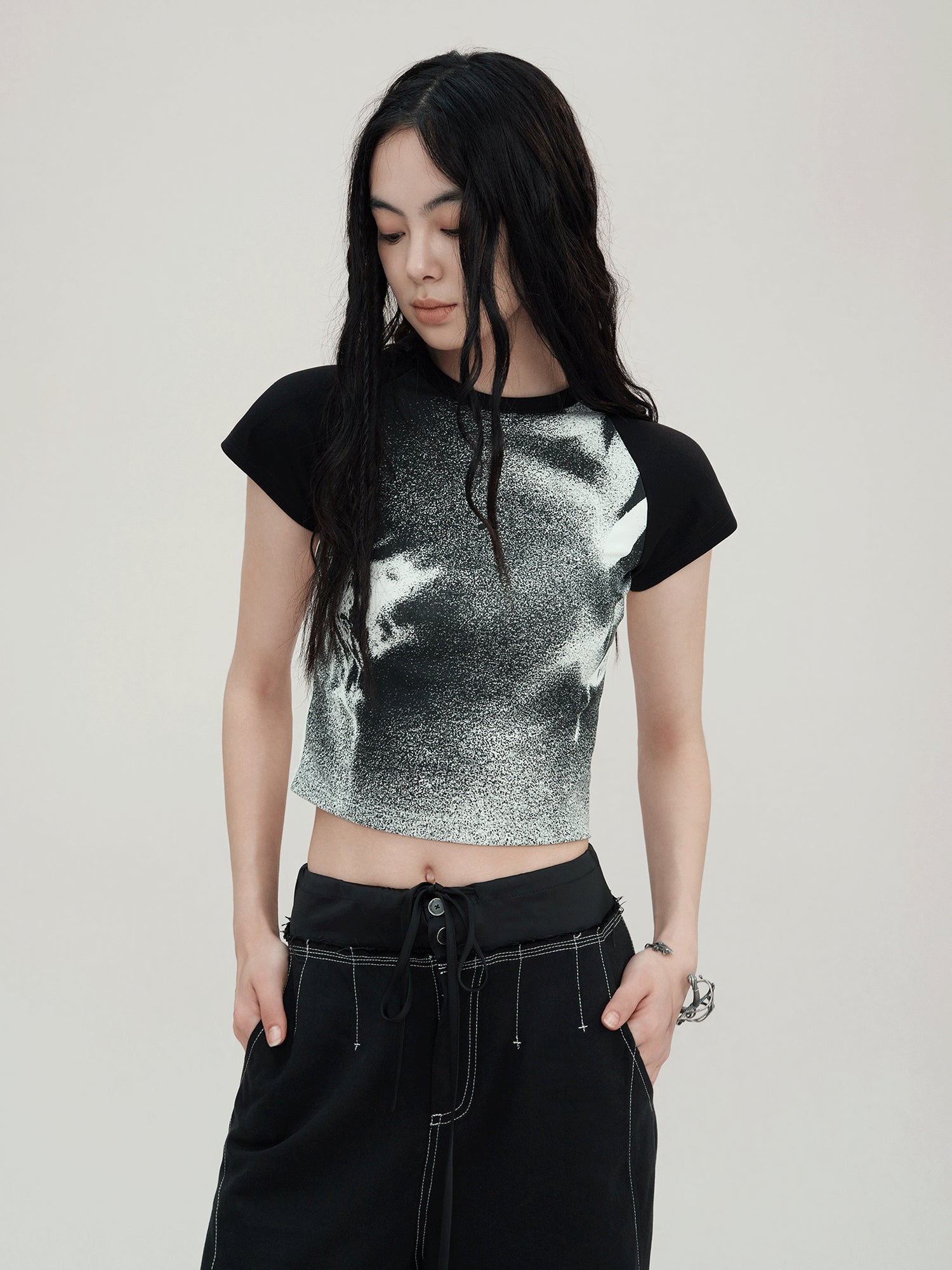 AnnoMundi Granular Gradient Shadow Floral Print Tee