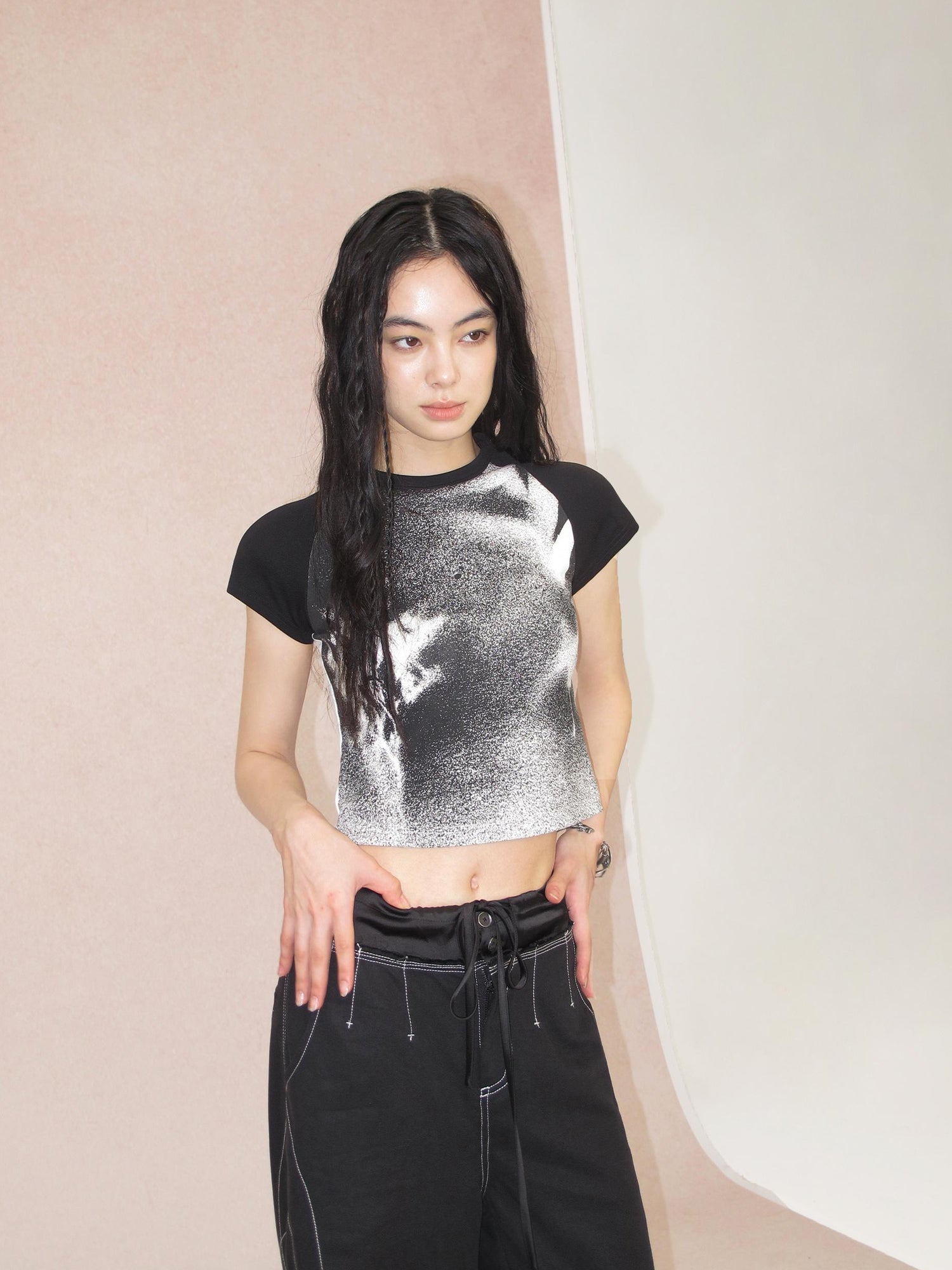 AnnoMundi Granular Gradient Shadow Floral Print Tee