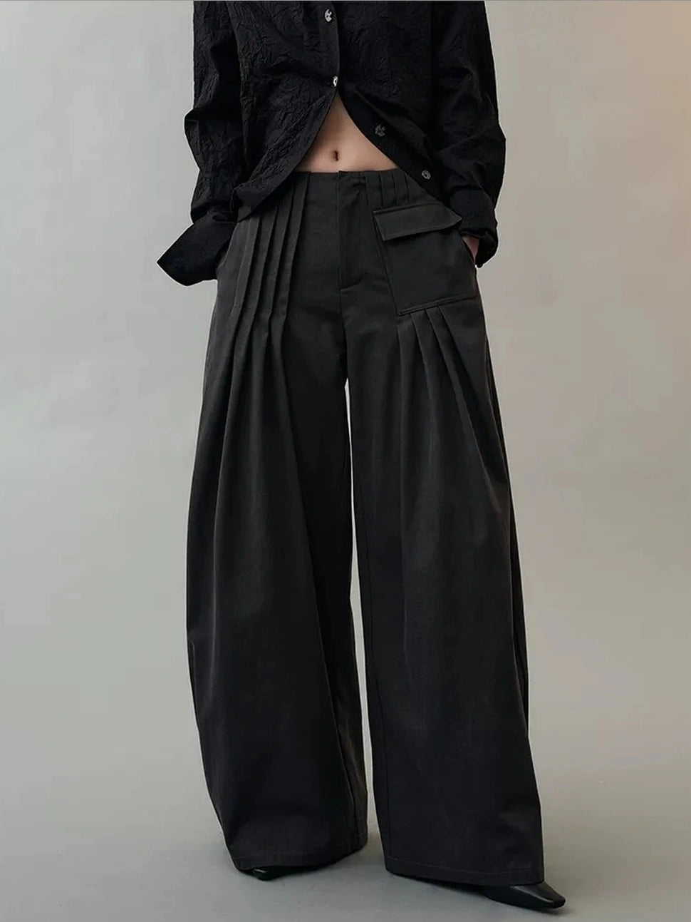 AnnoMundi Loose Fit Pleated Trousers In Black Pants