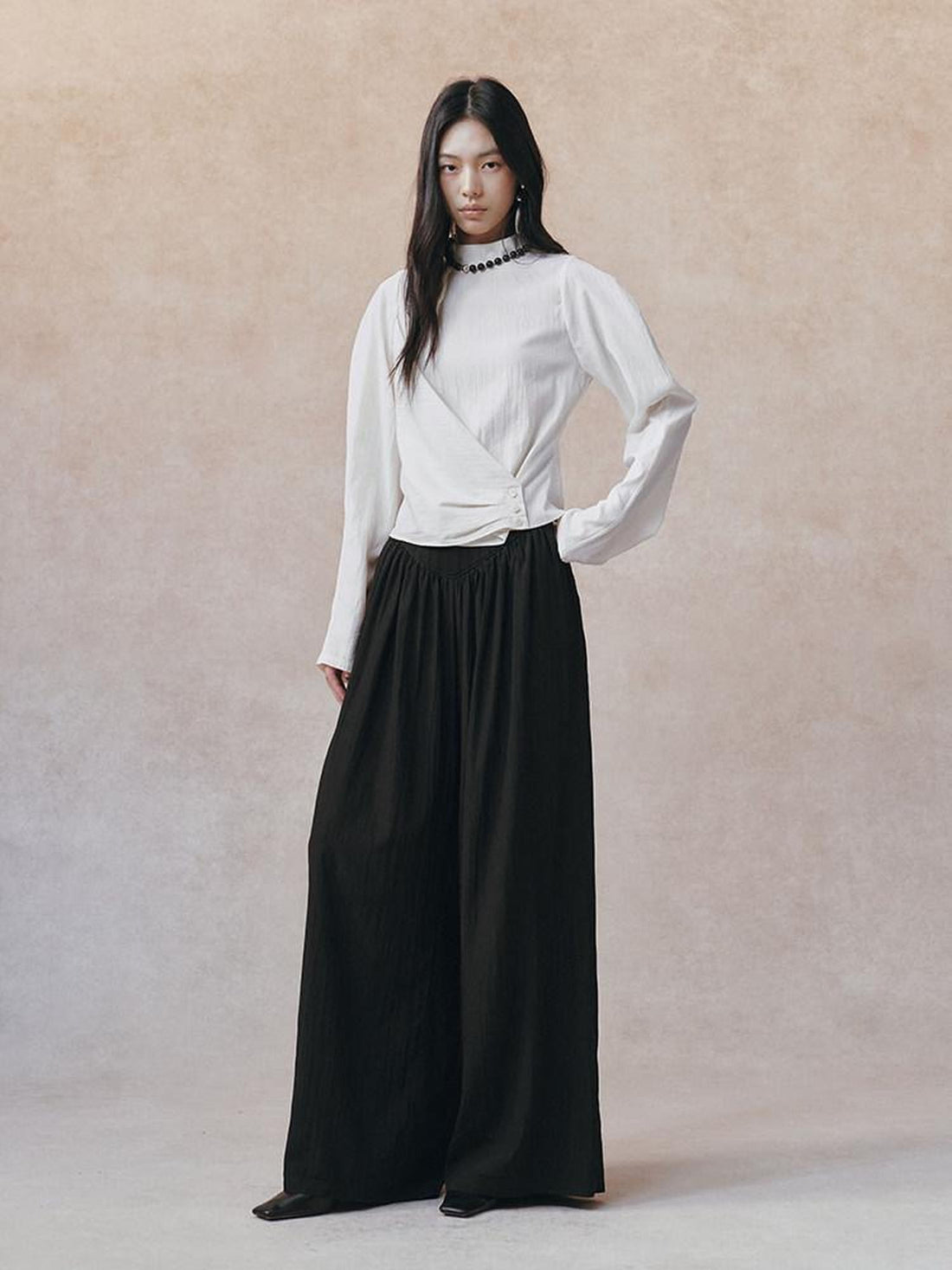 AnnoMundi Matte Diagonal Waist Pleat Stand Collar Women&