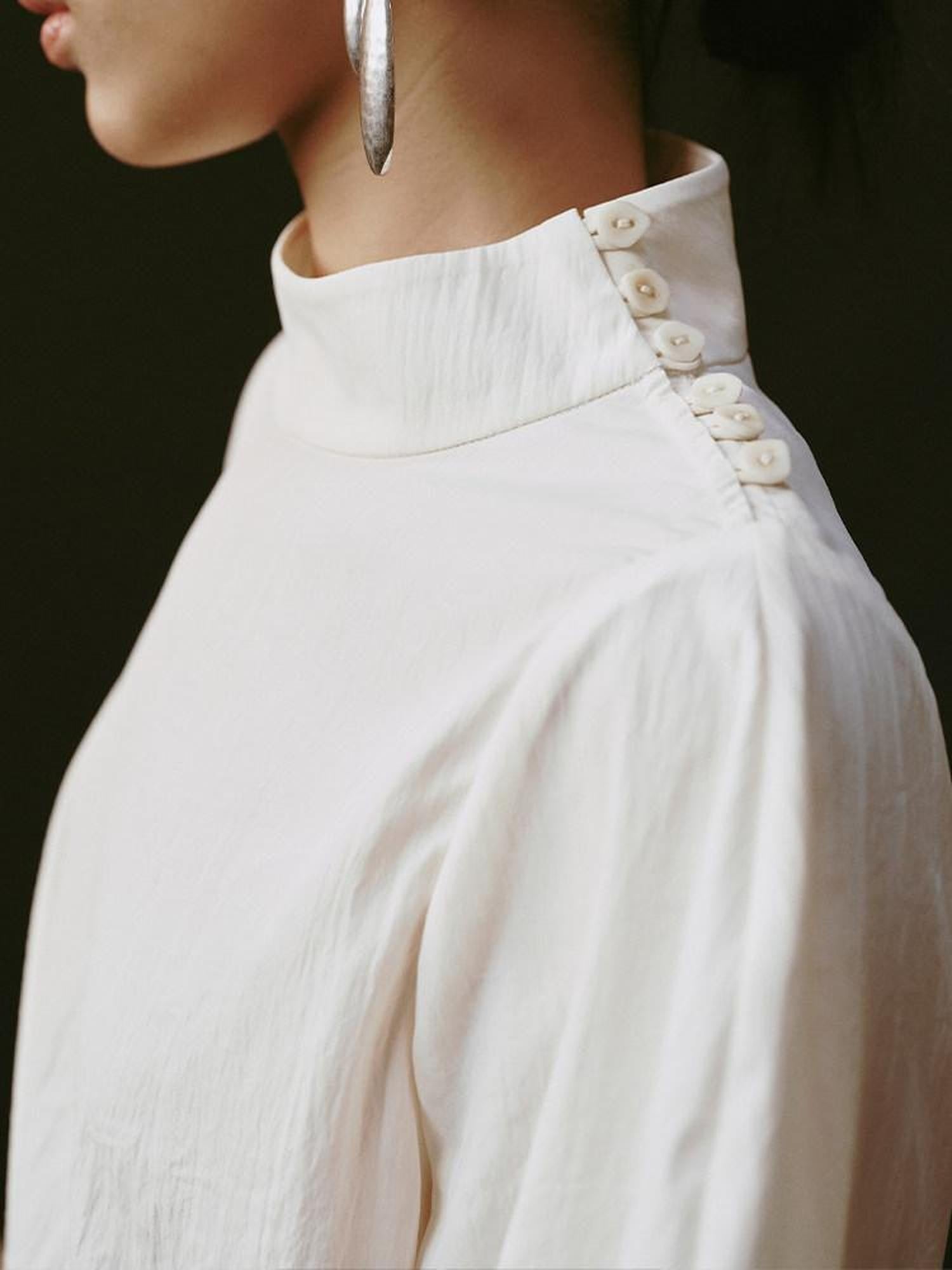 AnnoMundi Matte Diagonal Waist Pleat Stand Collar Women&