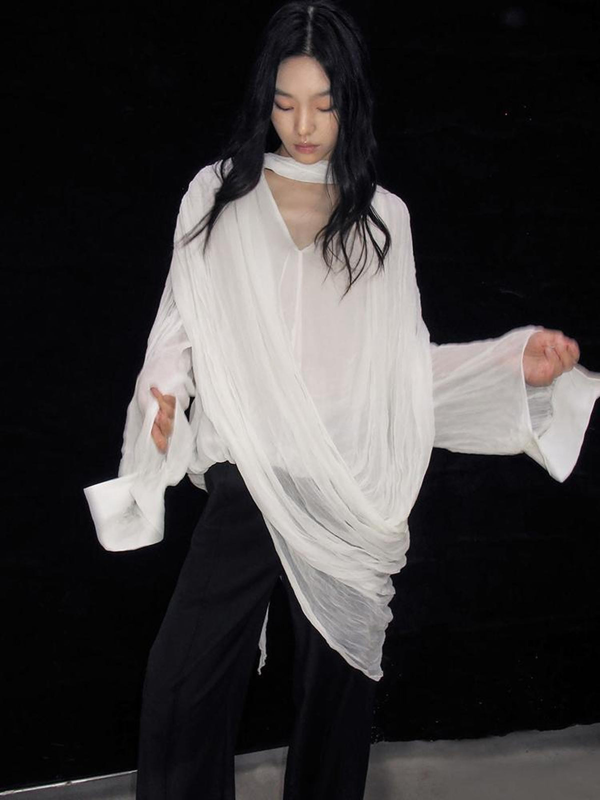AnnoMundi Pleated Irregular Layered V-neck Long Sleeve Women&