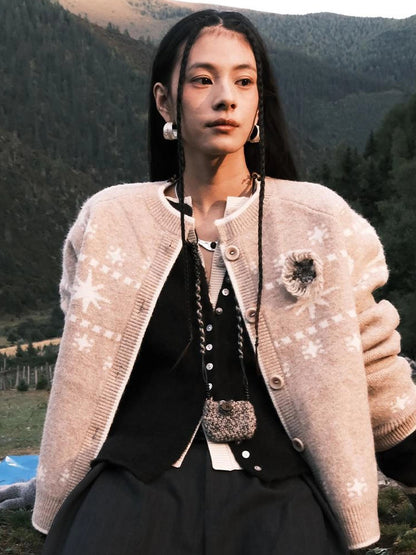 AnnoMundi Rooted Tides Crochet Case Necklace