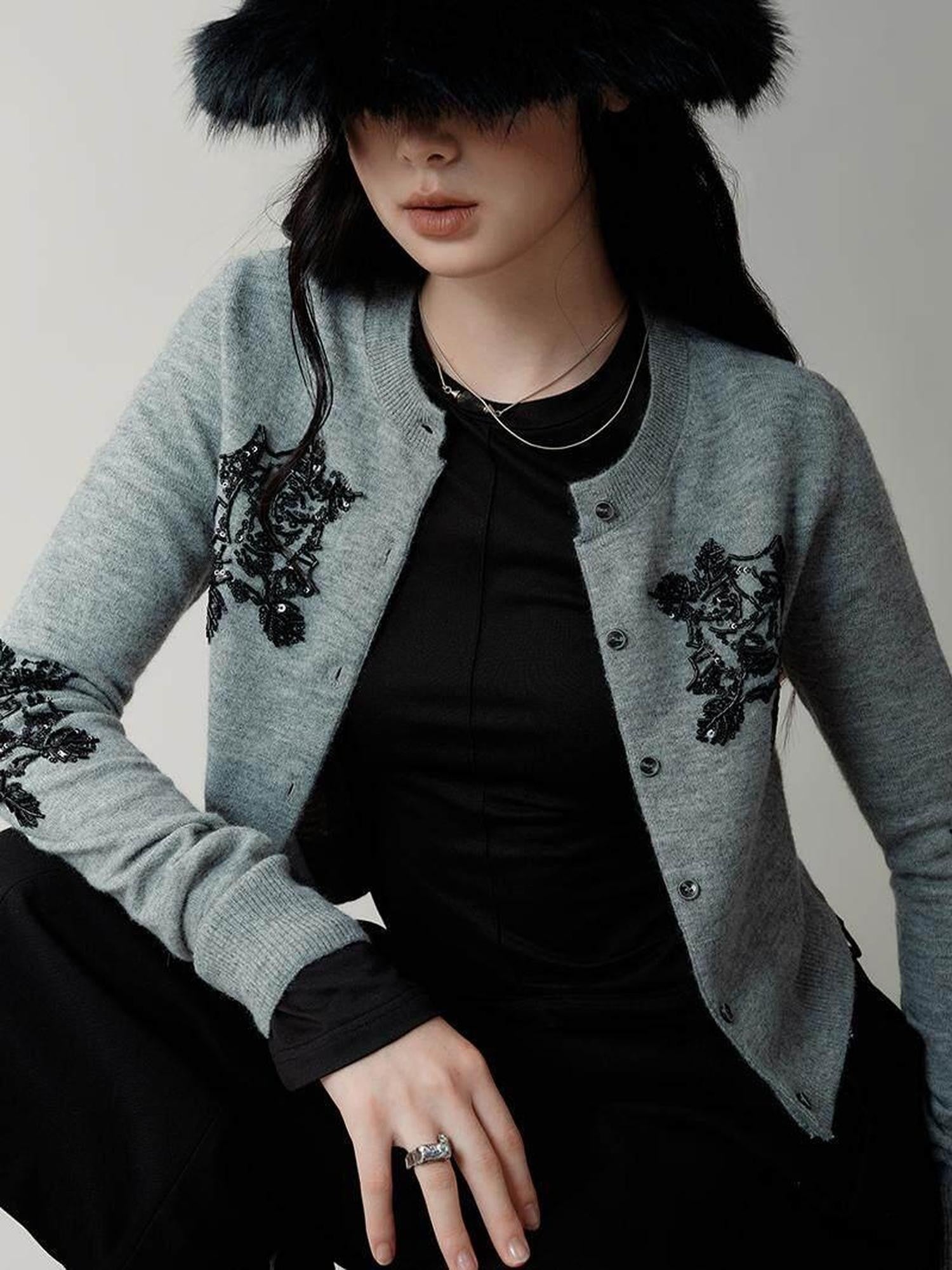 AnnoMundi Sequin Embellished 3D Embroidered Round Neck Women&