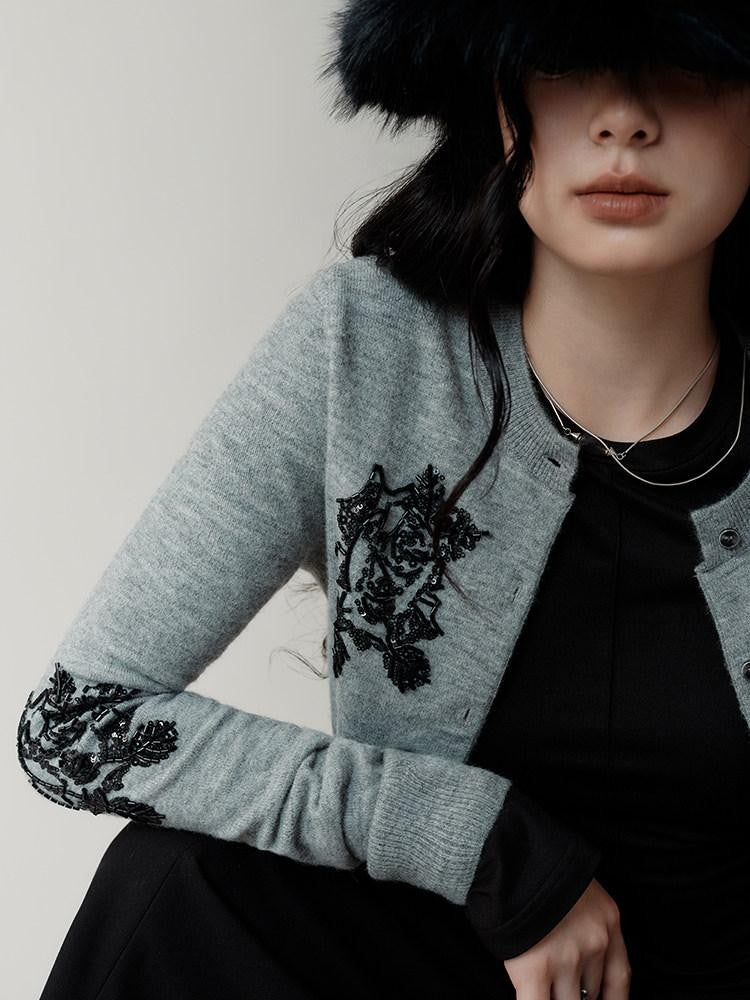 AnnoMundi Sequin Embellished 3D Embroidered Round Neck Women&