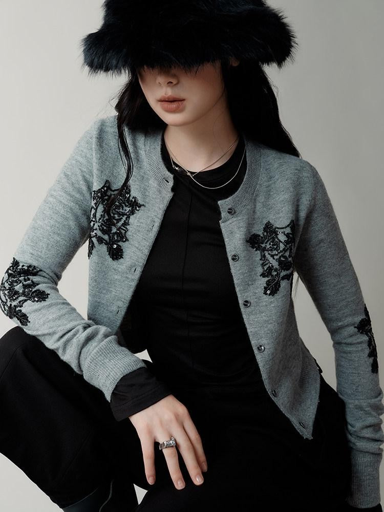 AnnoMundi Sequin Embellished 3D Embroidered Round Neck Women&