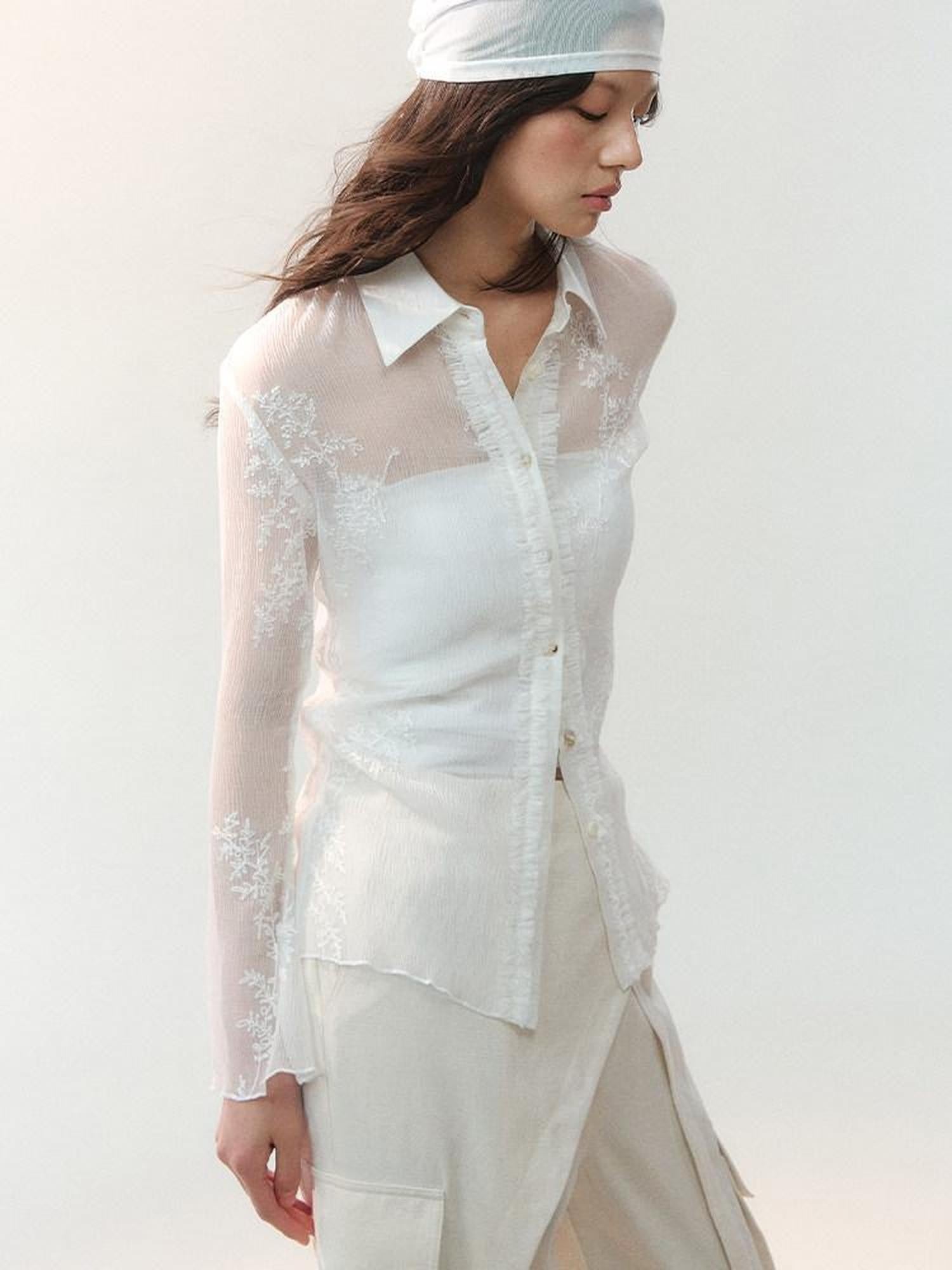AnnoMundi Sheer Floral Ruffle Edge Turndown Collar Shell Button Women&