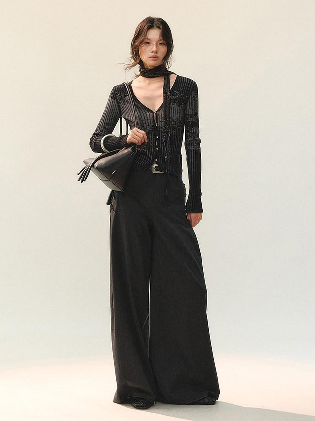 AnnoMundi Soft Viscose Blend Casual Slim Fit V Neck Women Black Pullover T-Shirt