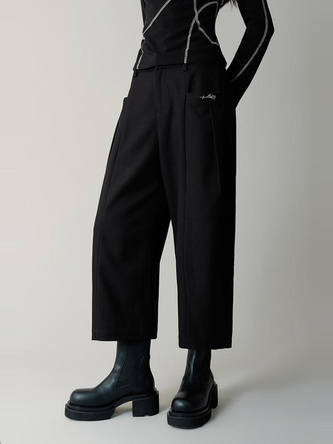 AnnoMundi Streamlined Metallic Rose Pleated Culottes