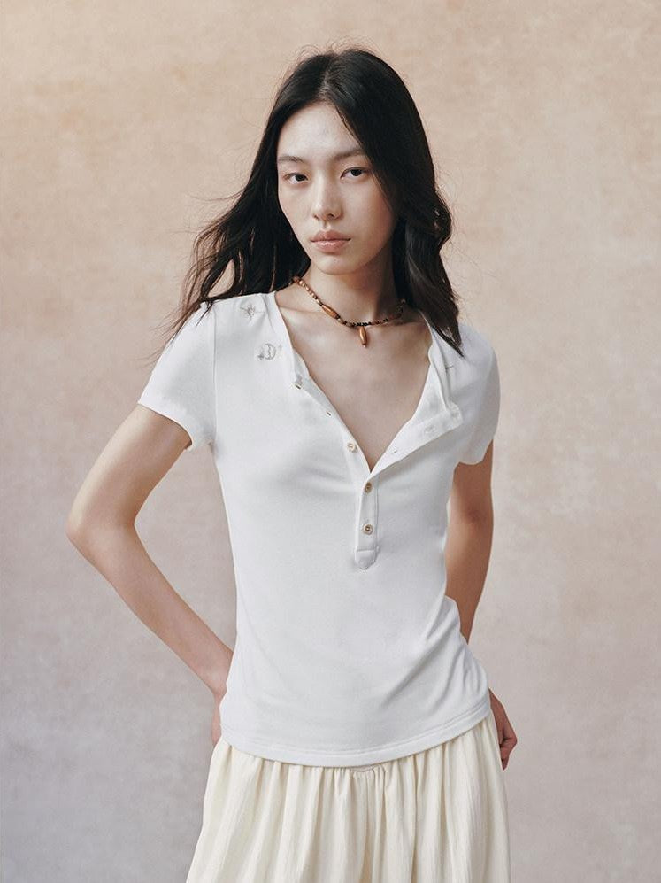 AnnoMundi Vintage Embroidered Half Placket Slim Women&