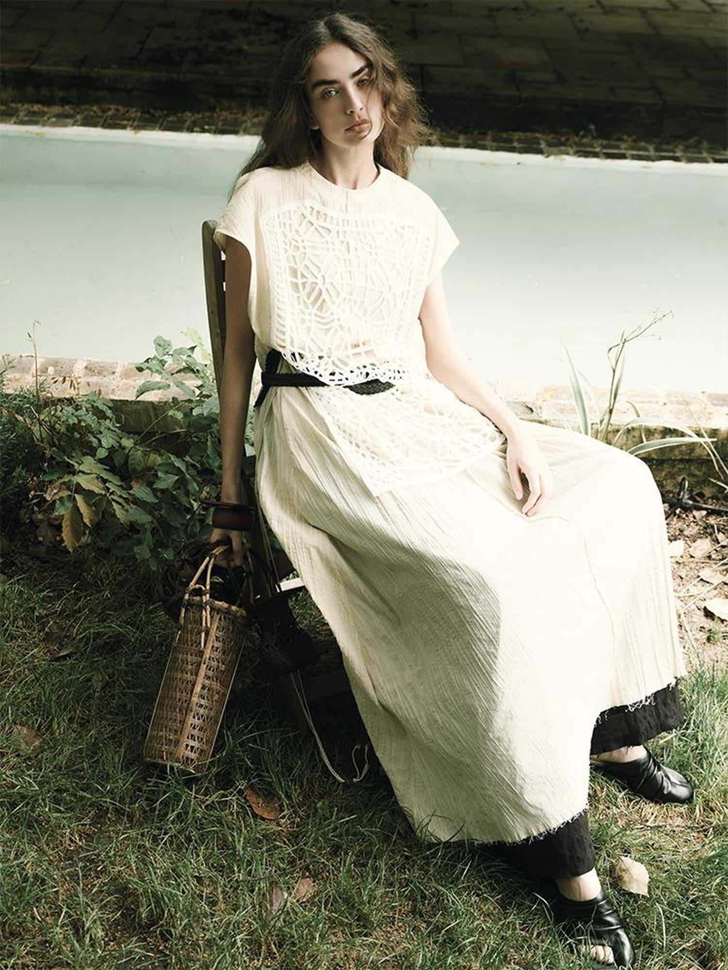 AnnoMundi Vintage Lace Trimmed Silhouette Dress