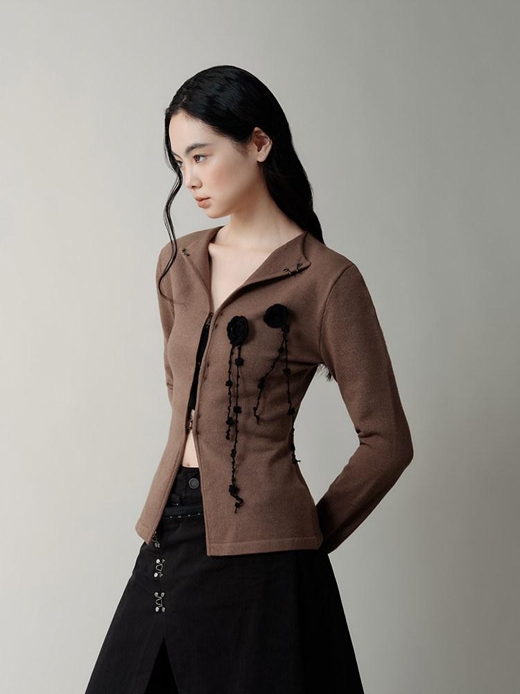 AnnoMundi Vintage Lapel Hook Closure Slim Women&