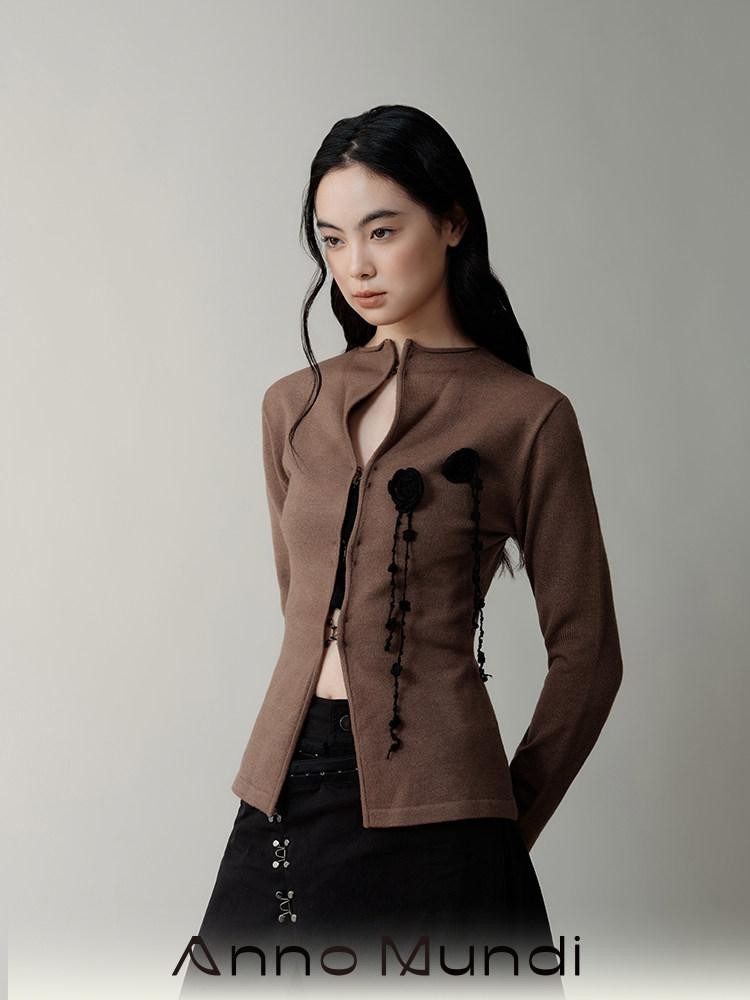 AnnoMundi Vintage Lapel Hook Closure Slim Women&