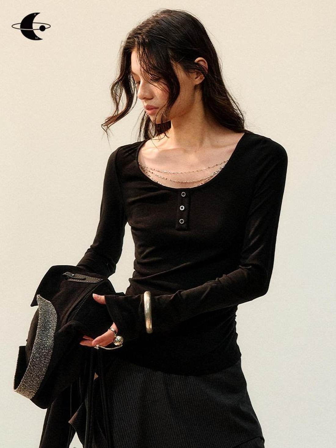 AnnoMundi Viscose Blend Soft Stretch Slim Fit Casual Round Neck Women Black Fitted T-Shirt